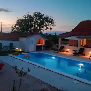  Villa House Mia